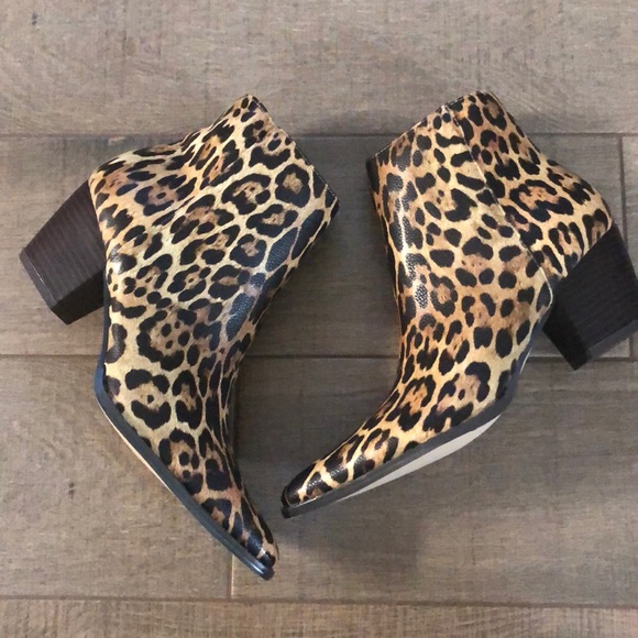 SOLD 🚨Lulus Leopard Print Pointed Toe Ankle Booties - Picture 6 of 8